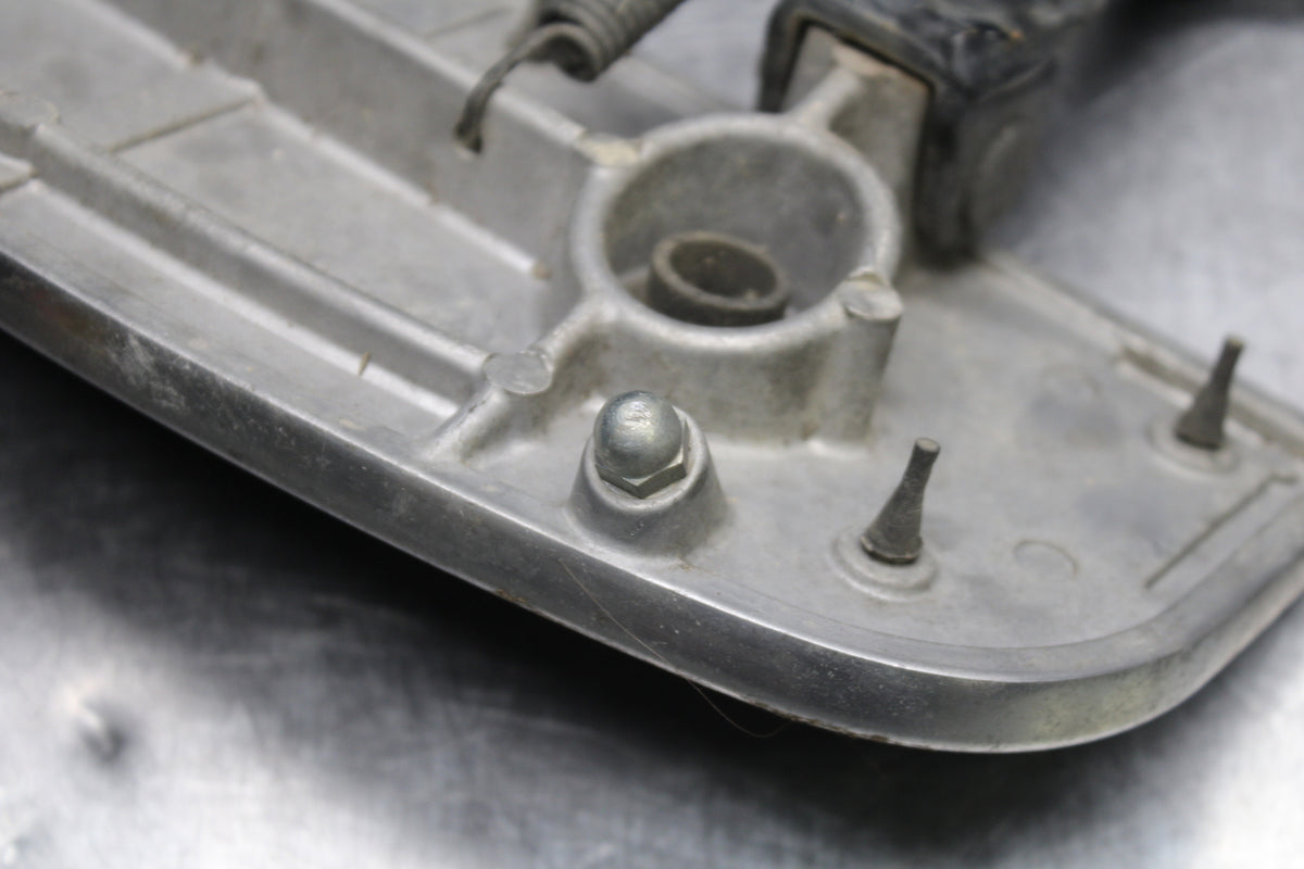04 KAWASAKI VULCAN 1500 LEFT FRONT FOOT REST PEG STEP BB762