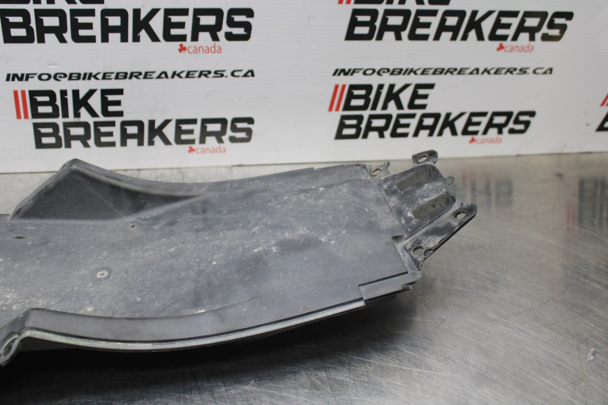 09 KAWASAKI NINJA 250R REAR BACK TAIL UNDERTAIL FAIRING COWL FENDER BB824