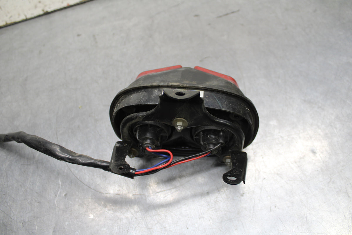 03-04 TRIUMPH DAYTONA 600 REAR TAIL TAILLIGHT BACK BRAKE LIGHT BB745