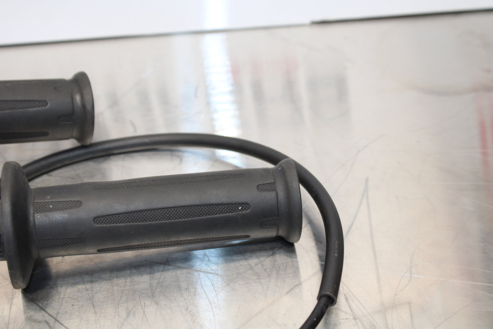 06-12 BMW F800ST THROTTLE CABLE LINE HOUSING GUIDE BB144