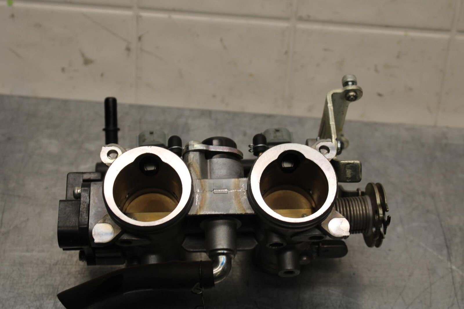 19-21 YAMAHA YZF R3 MAIN FUEL INJECTORS / THROTTLE BODIES BB588