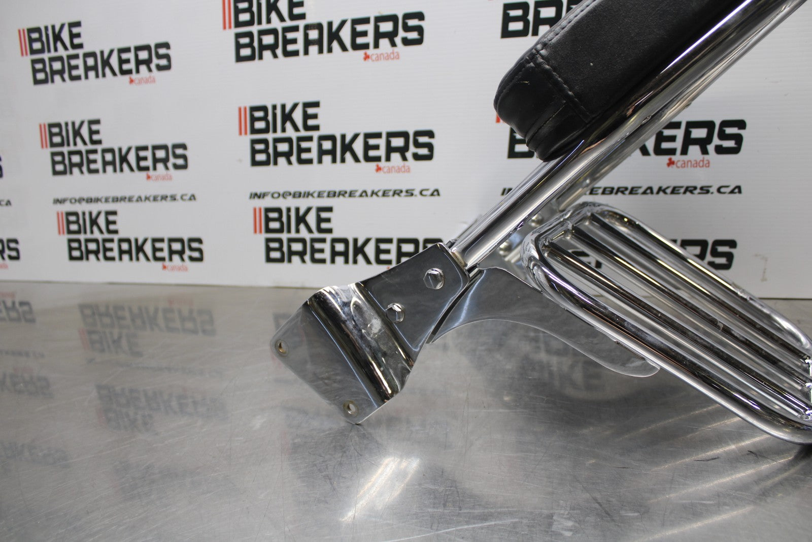 03-08 KAWASAKI VULCAN 1600 BACK REST SISSY BAR/ REAR RACK BB196