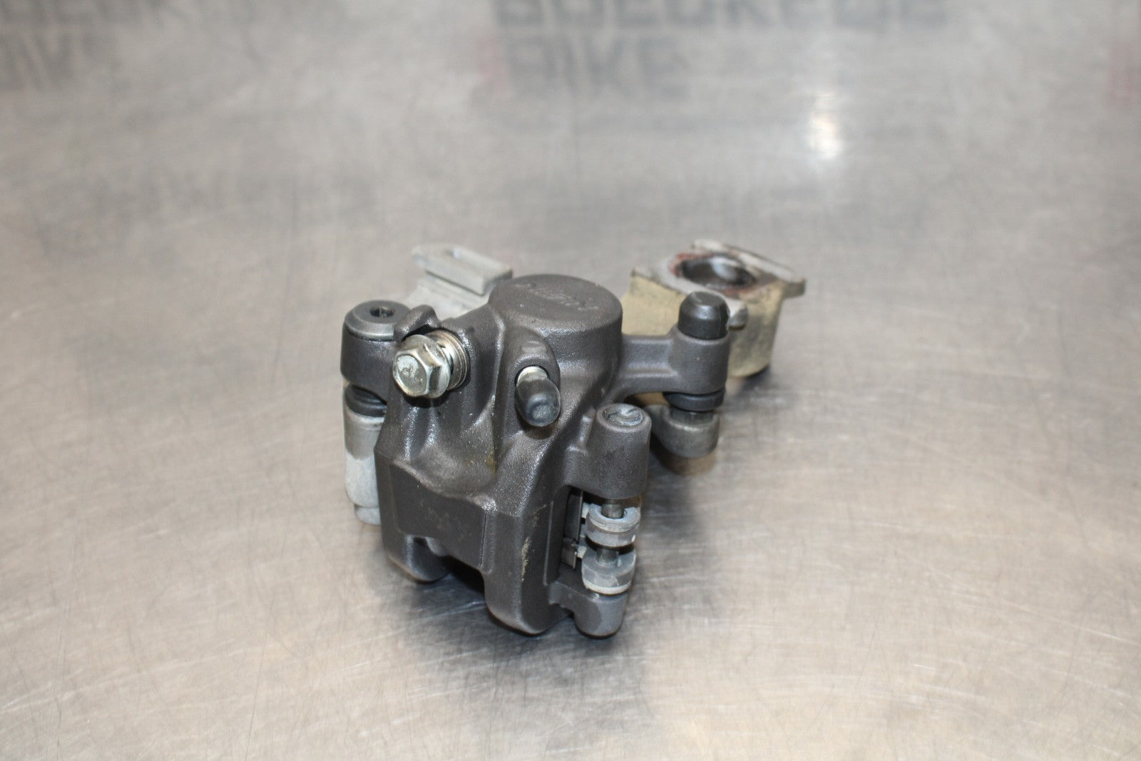 11-22 SUZUKI GSXR 600  REAR BACK BRAKE CALIPER W MOUNT BRACKET BB193