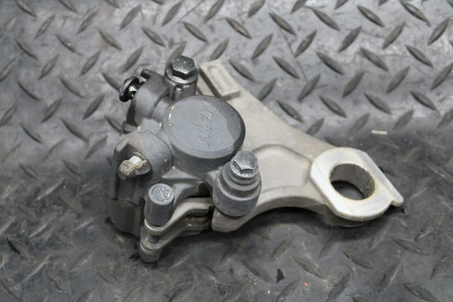 09-14 YAMAHA YZF R1 REAR BACK BRAKE CALIPER W MOUNT BRACKET BB196