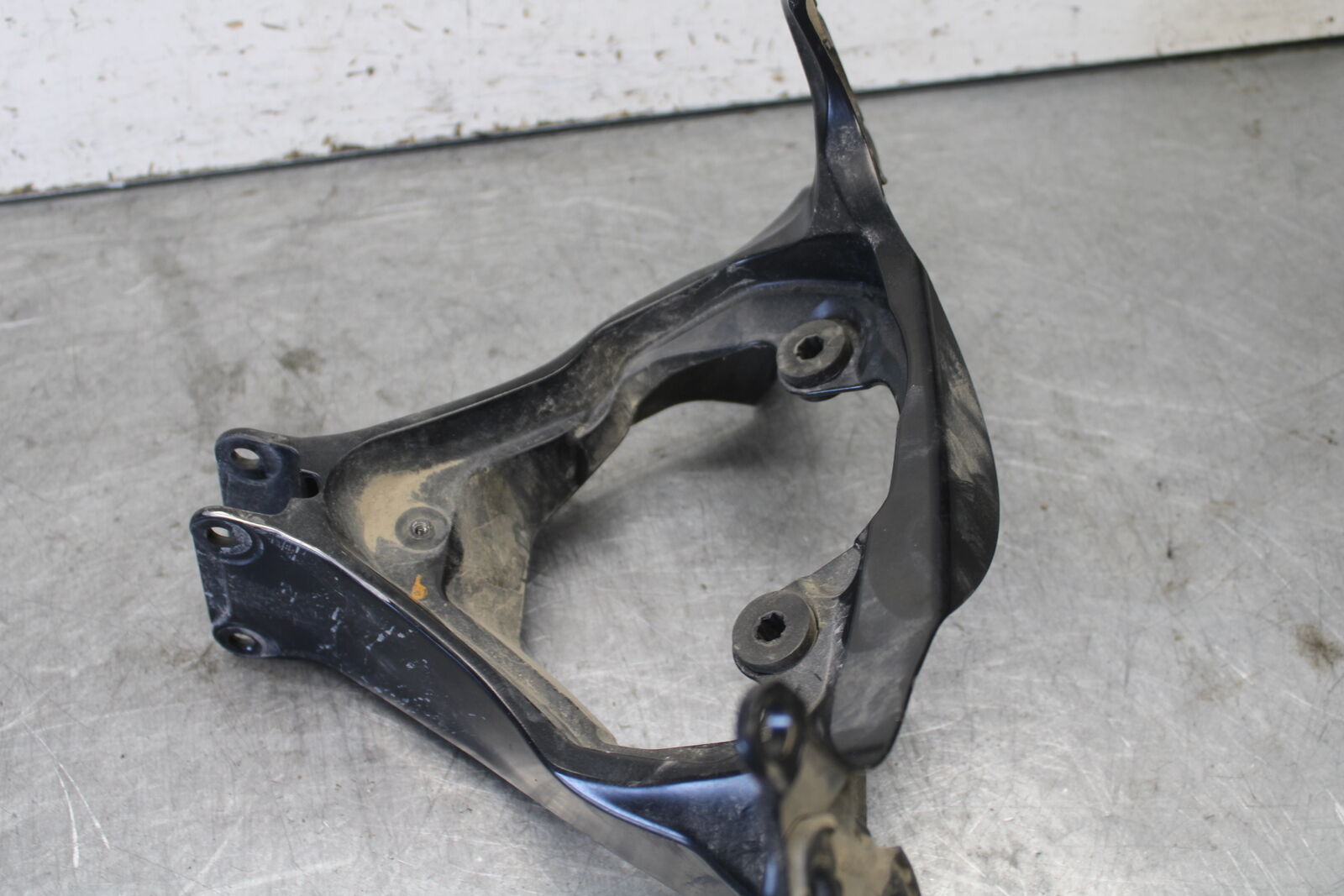 06-07 SUZUKI GSXR 600 UPPER FAIRING MIRROR GAUGES STAY BRACKET BB694