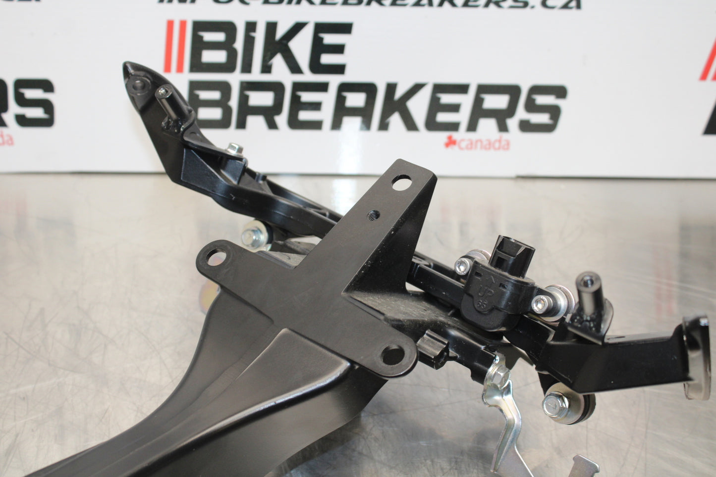 23-24 KAWASAKI NINJA ZX14R NEW!! UPPER FAIRING MIRROR GAUGES STAY BRACKET BB153