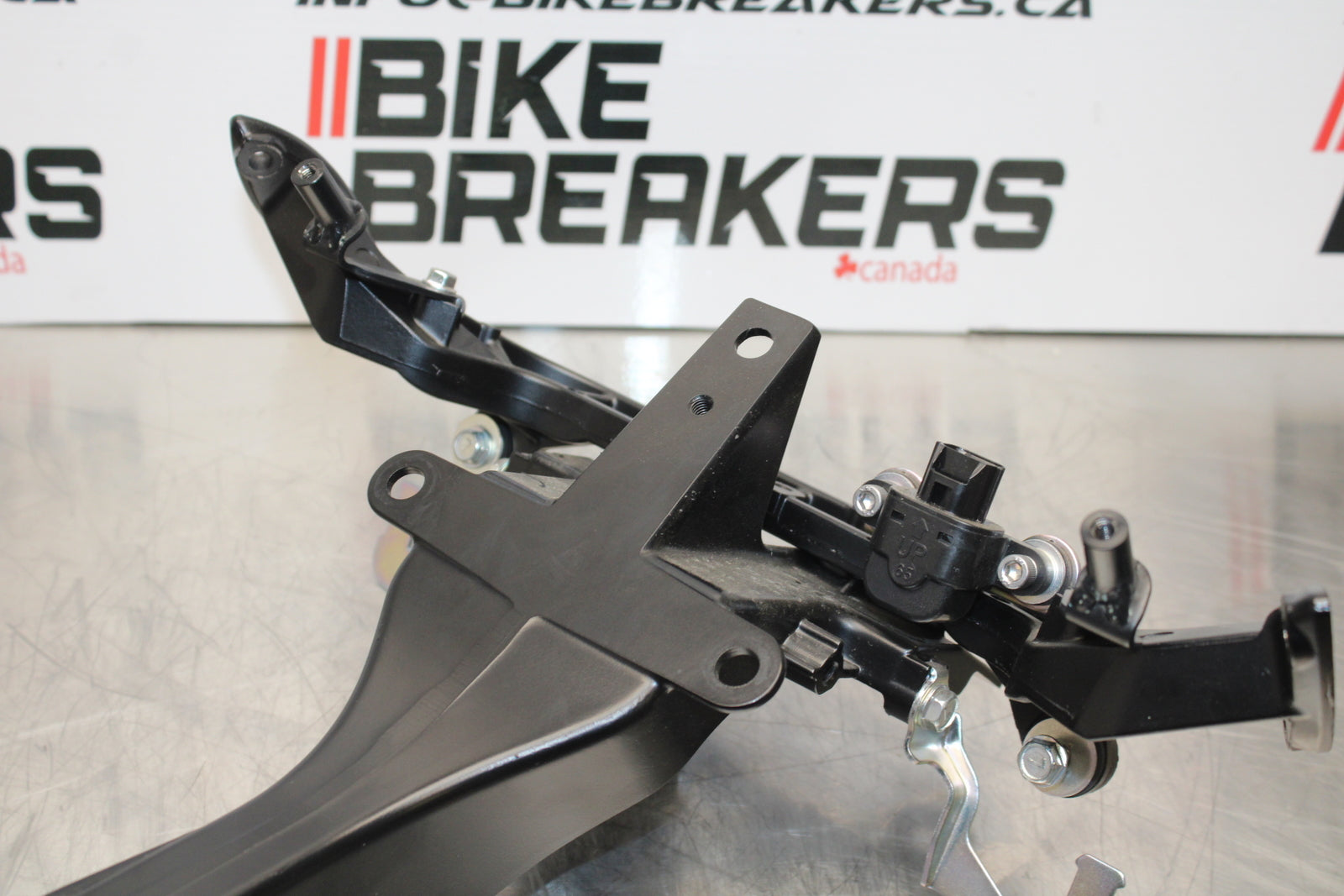 23-24 KAWASAKI NINJA ZX14R NEW!! UPPER FAIRING MIRROR GAUGES STAY BRACKET BB153