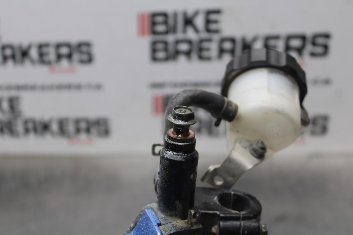 01-03 SUZUKI GSXR600 FRONT BRAKE MASTER CYLINDER w/ LEVER BB841