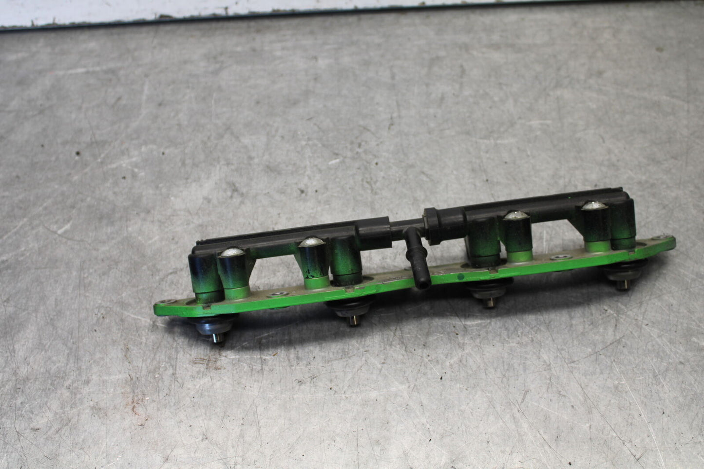 09-12 KAWASAKI NINJA ZX6R ZX600R SECONDARY FUEL INJECTORS TOP GAS RAIL BB656