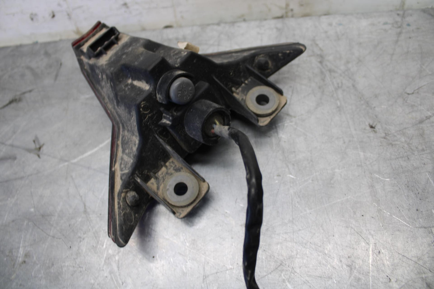 18 KAWASAKI Z 400 REAR TAIL TAILLIGHT BACK BRAKE LIGHT BB469