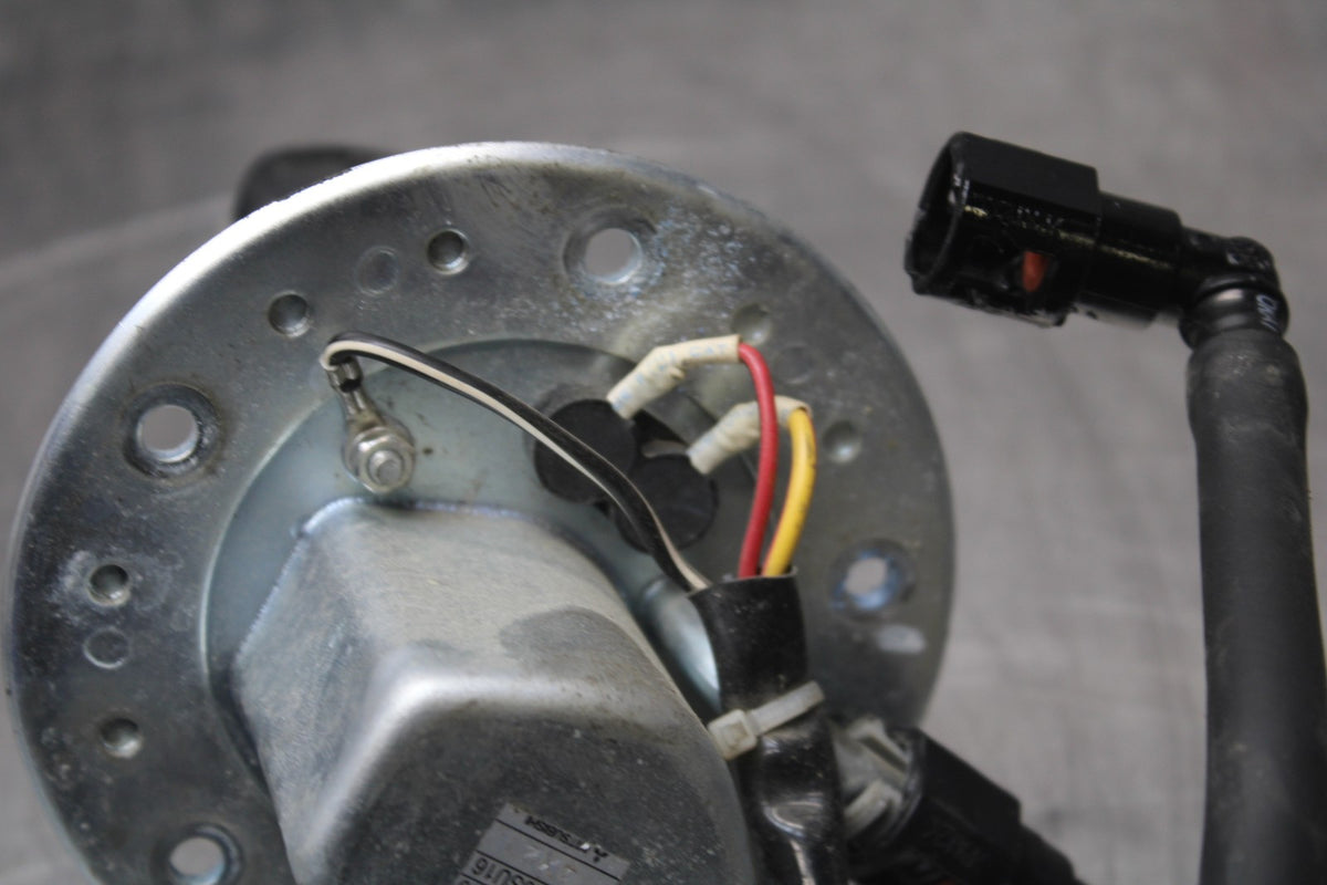 04-05 SUZUKI GSXR600 FUEL PUMP GAS PETROL SENDER UNIT BB792