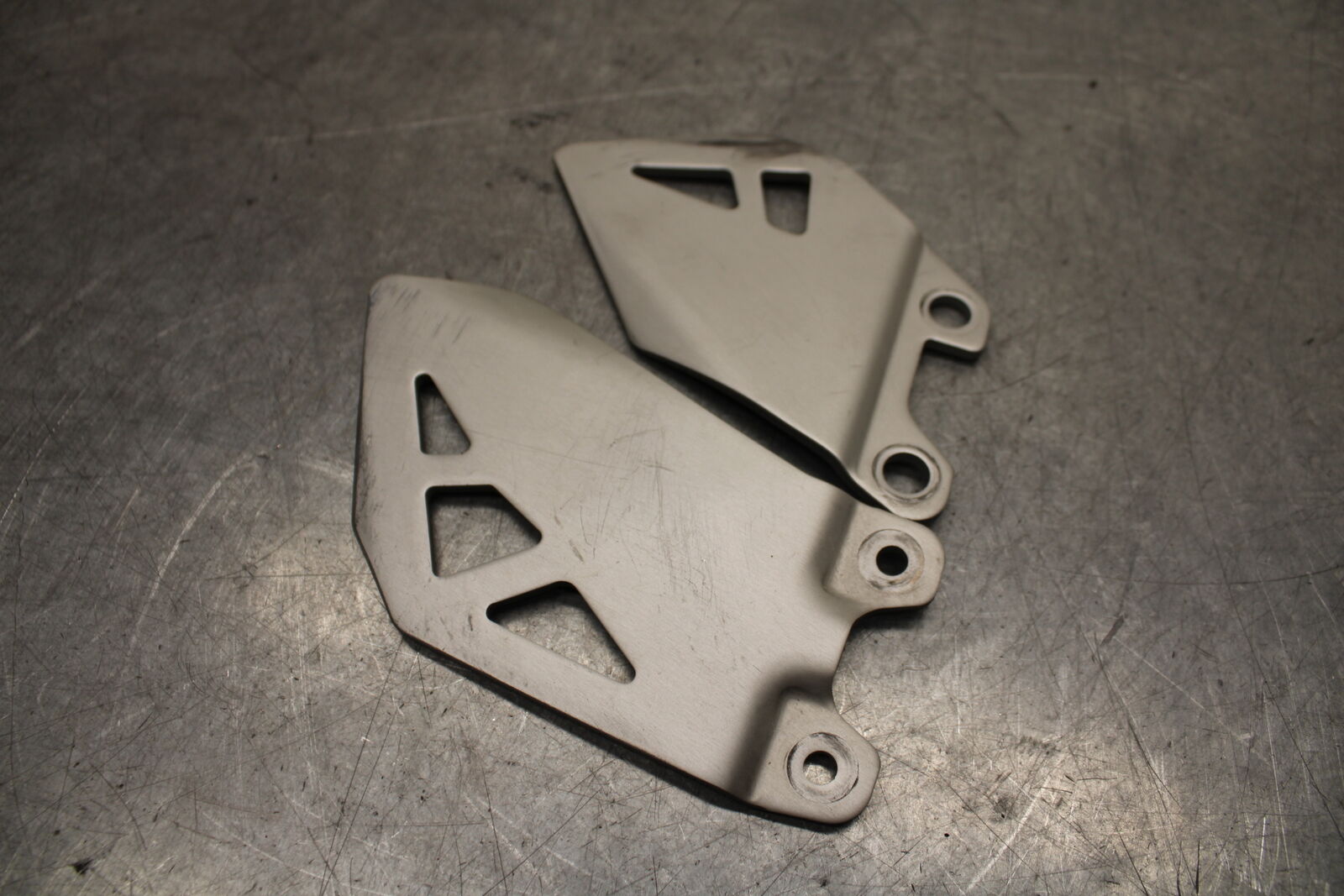 16 KAWASAKI NINJA ZX10R RIGHT LEFT PAIR HEEL GUARD COVER  BB650