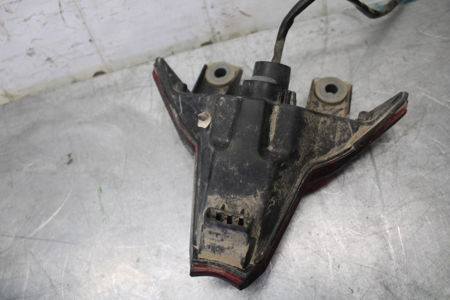 18 KAWASAKI Z 400 REAR TAIL TAILLIGHT BACK BRAKE LIGHT BB469