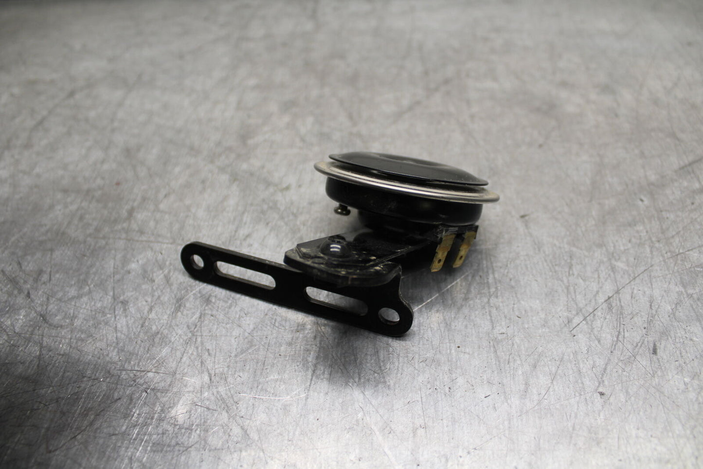 22-24 YAMAHA XSR900 HORN SIGNAL BB710