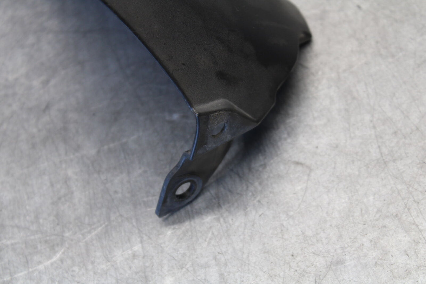 05-06 SUZUKI GSXR1000 REAR BACK WHEEL TIRE HUGGER FENDER 63114-41G00-291 BB663