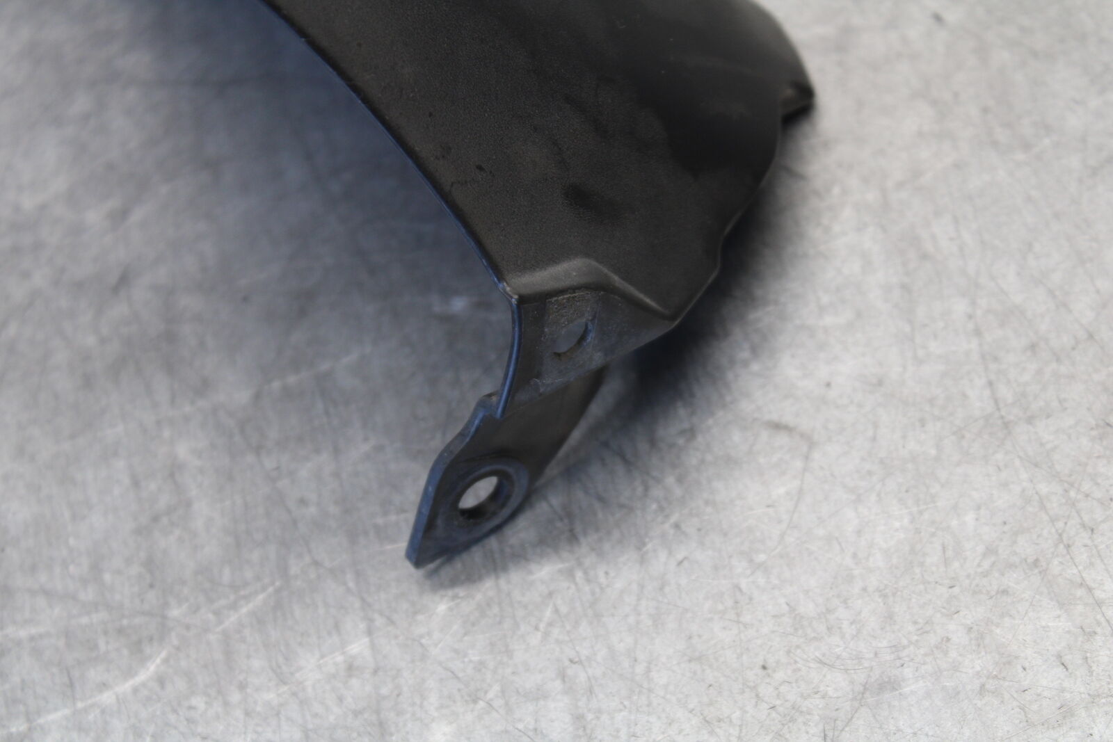 05-06 SUZUKI GSXR1000 REAR BACK WHEEL TIRE HUGGER FENDER 63114-41G00-291 BB663