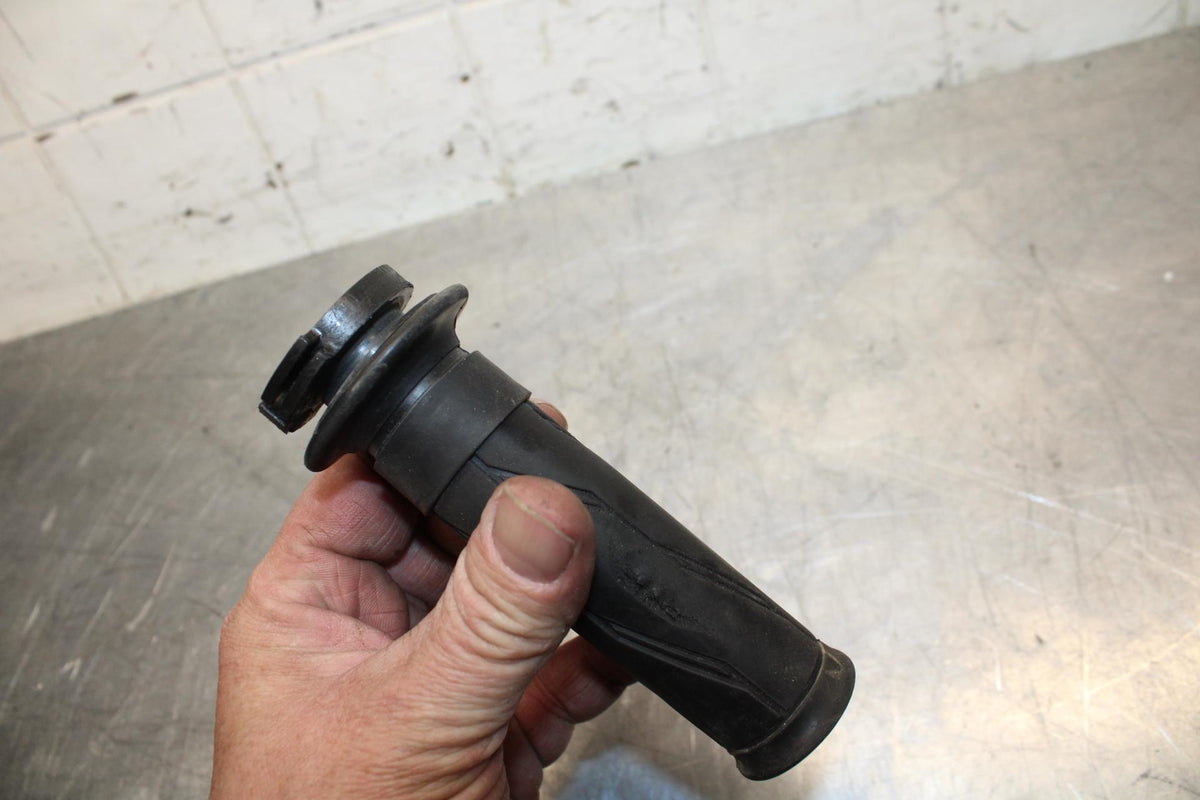 09-14 YAMAHA YZF R1 RIGHT THROTTLE GRIP 4C8-26240-00-00 BB471