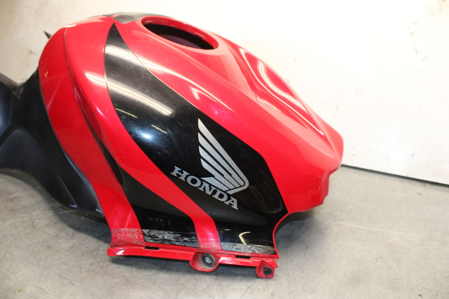 07-12 HONDA CBR600RR GAS TANK FUEL CELL COVER FAIRING COWL BB672