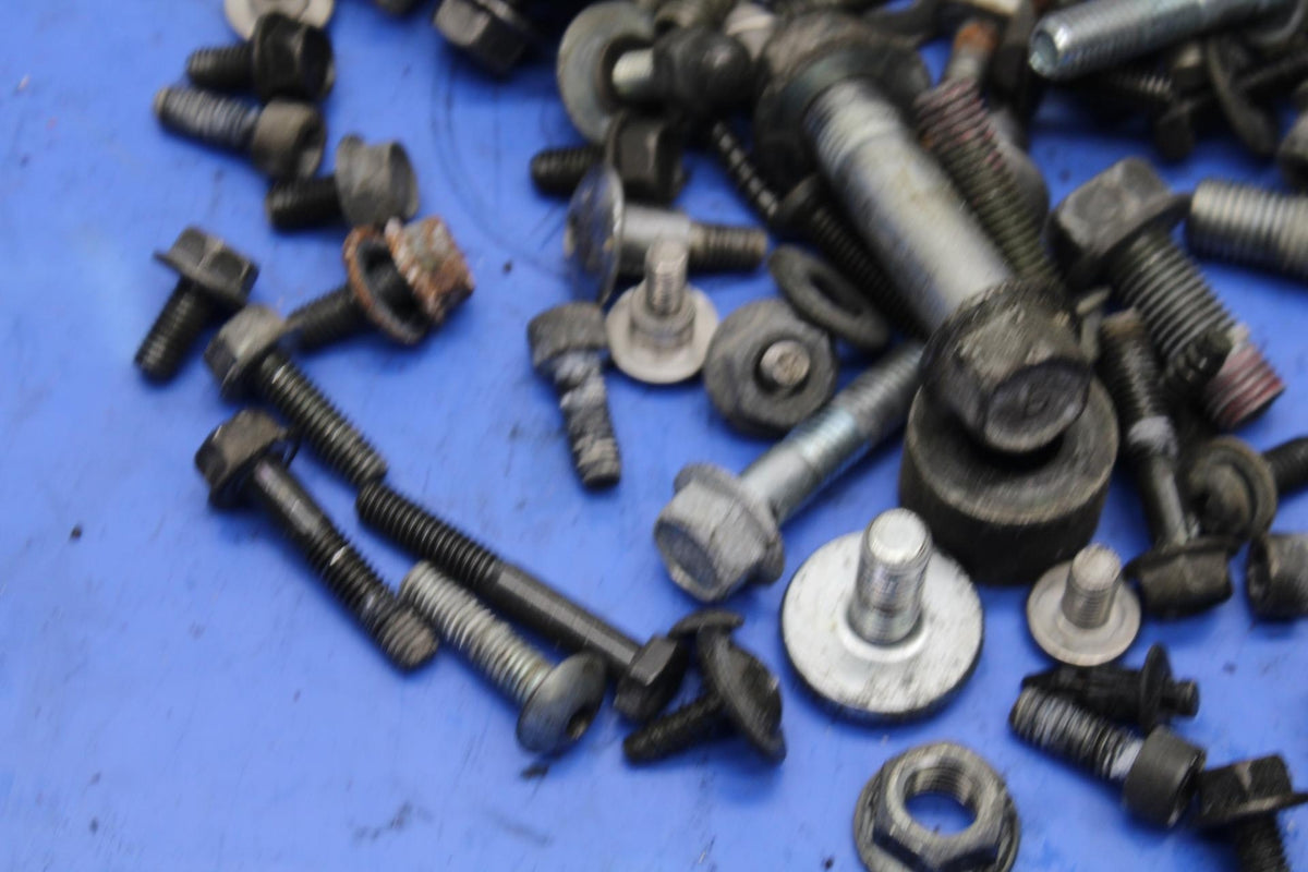 04-09 SUZUKI GS 500 FH GS500F LEFTOVER MOUNTING BOLTS HARDWARE MOTOR  BB97