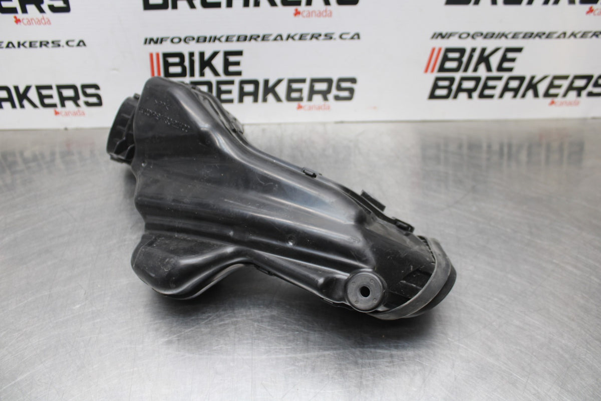 07 SUZUKI GSXR1000 RIGHT LEFT AIR INTAKE DUCTS BB770