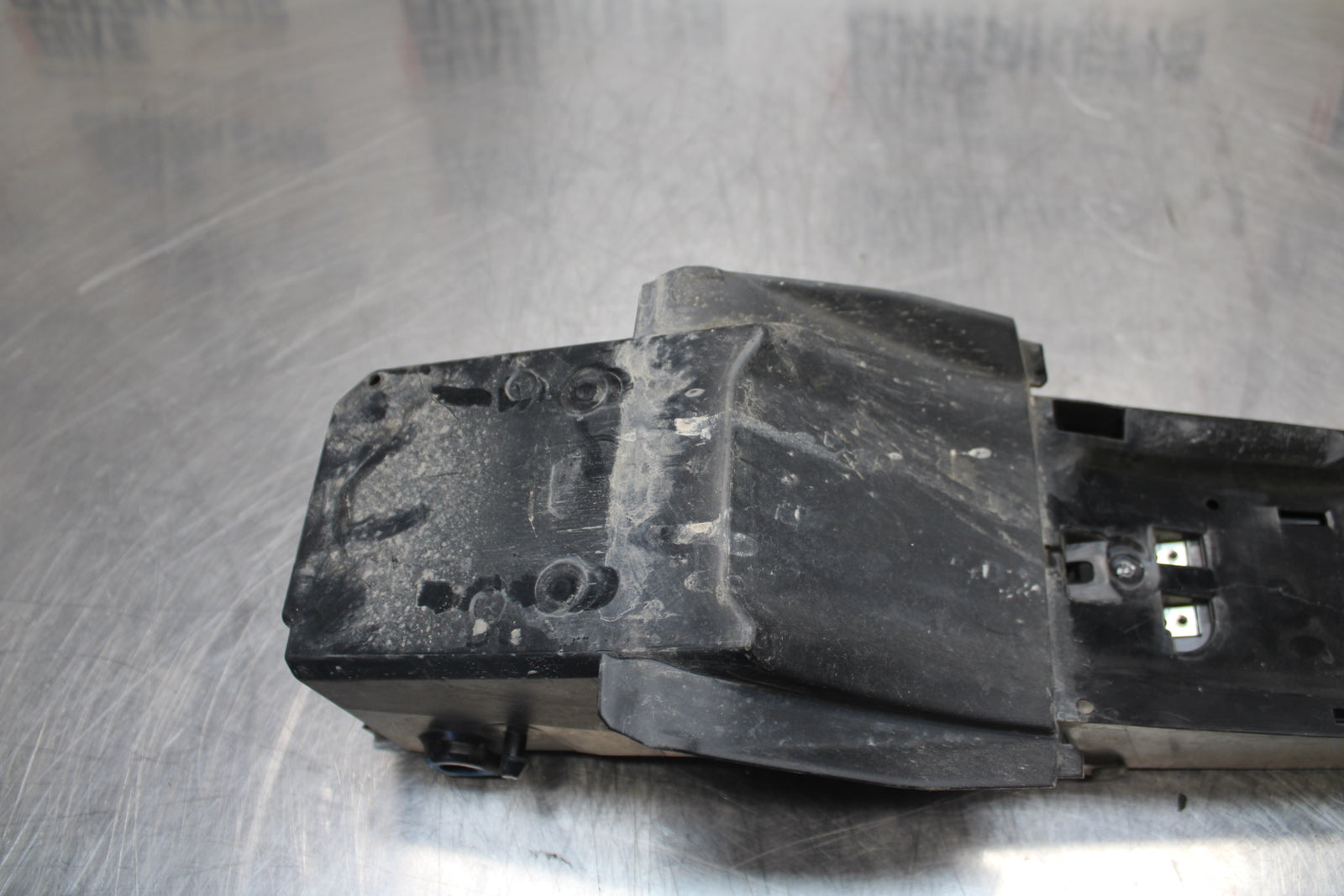 14-17 YAMAHA FZ07 REAR BACK TAIL UNDERTAIL BATTERY TRAY PLASTIC BB162