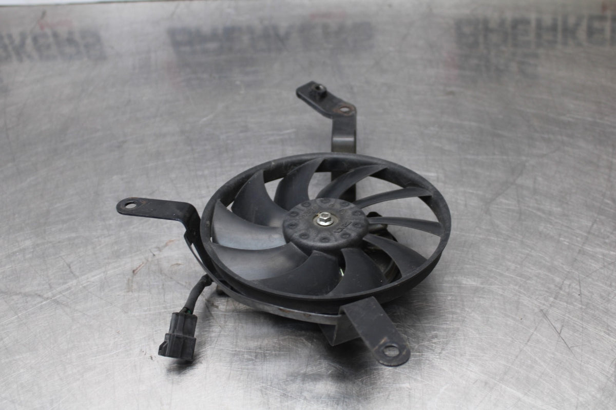 12 TRIUMPH STREET TRIPLE R ENGINE RADIATOR COOLING FAN BB914