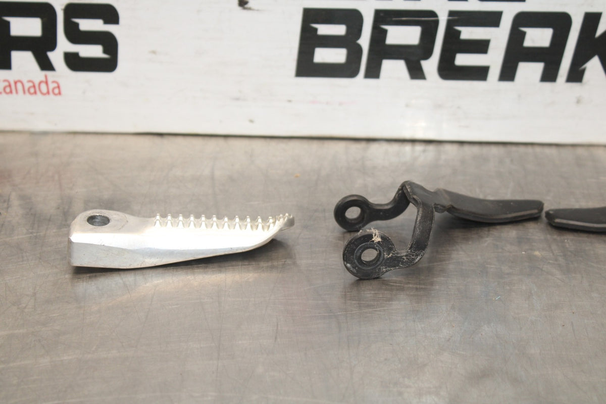 22-25 YAMAHA YZF R7 REAR BACK PASSENGER PEG SET PAIR BB940
