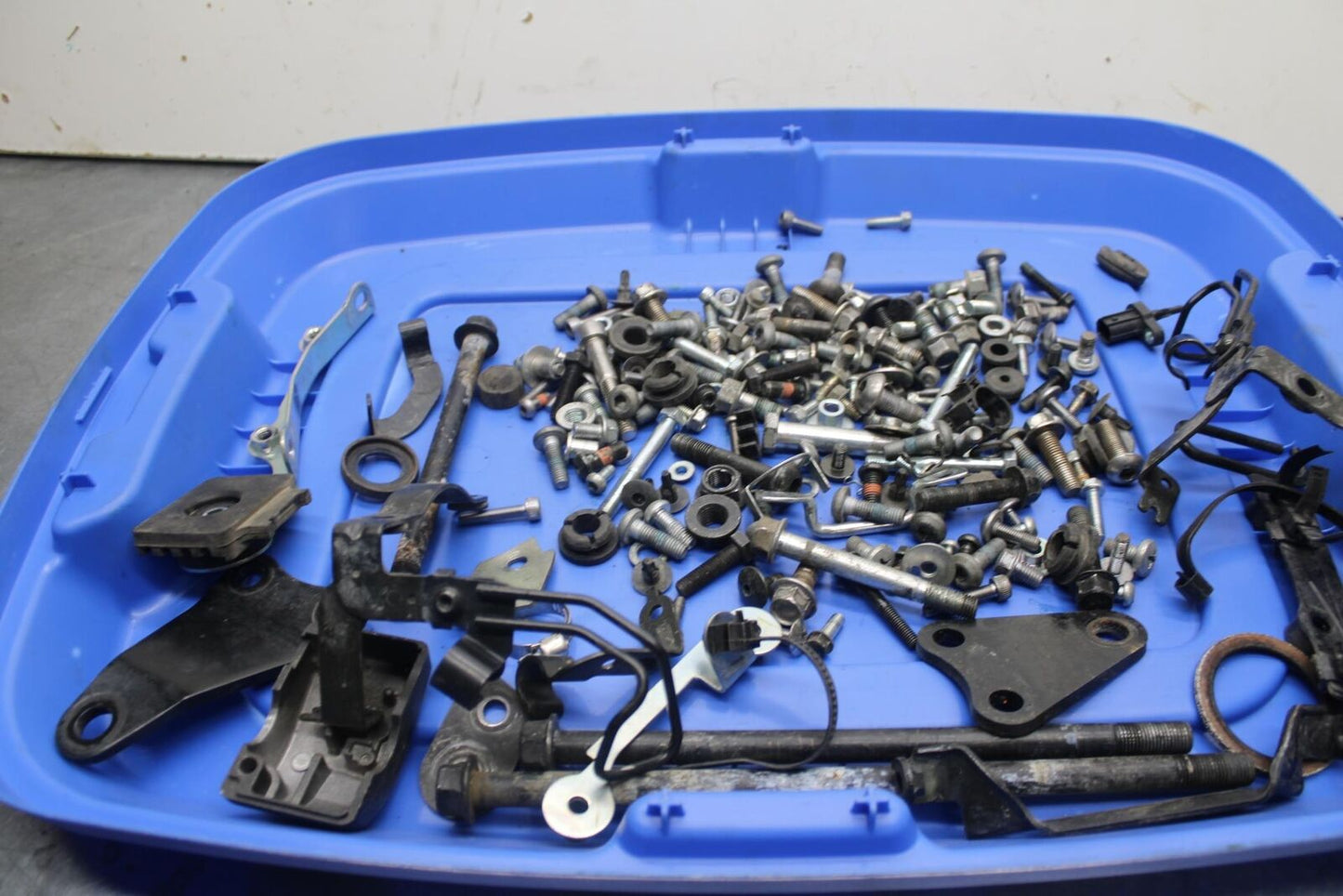 2007 Yamaha V Star 1300 XVS1300A MISCELLANEOUS BOLTS FASTENERS HARWARE BB78