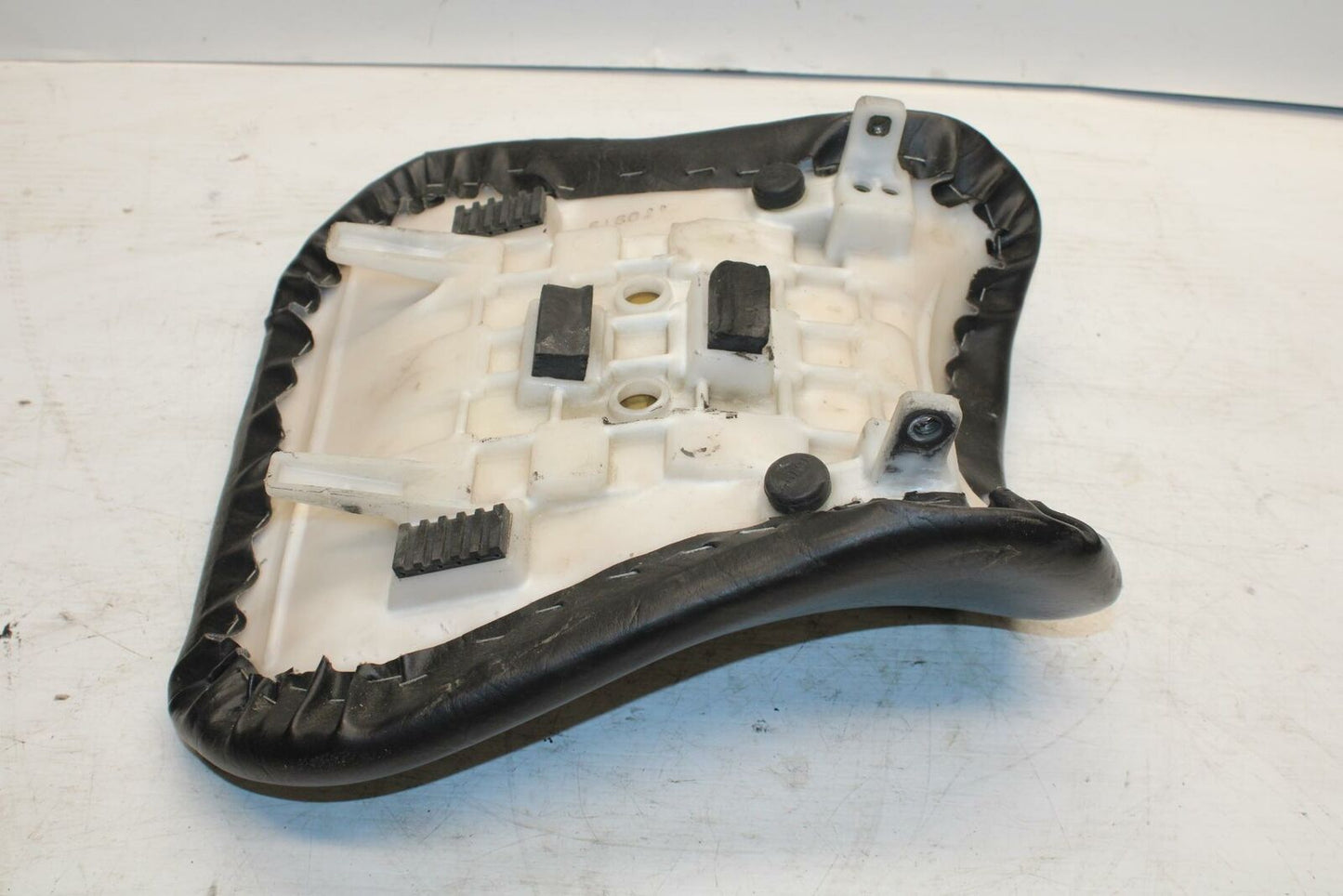 04-05 SUZUKI GSXR750 FRONT DRIVERS SEAT PAD SADDLE PILLION BB270
