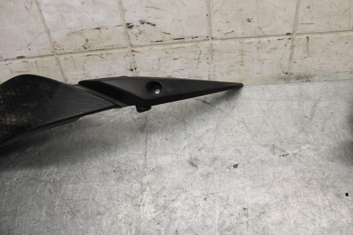 2012 Kawasaki Ninja ZX6R  RIGHT GAS TANK FUEL CELL PANEL COVER TRIM COWL   BB529