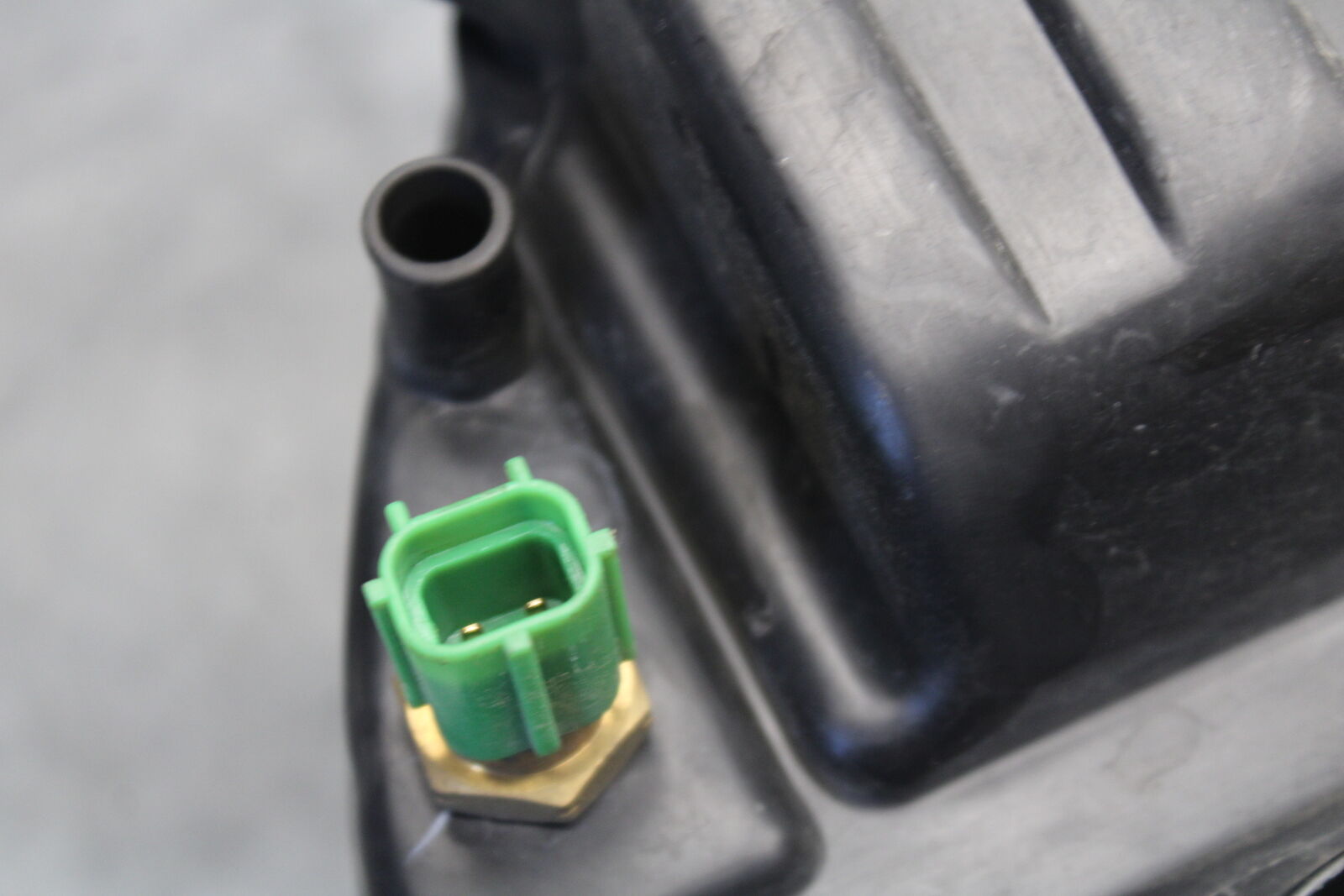 05-06 SUZUKI GSXR1000 AIRBOX AIR INTAKE FILTER BOX 13700-41G00 13740-41G00 BB663