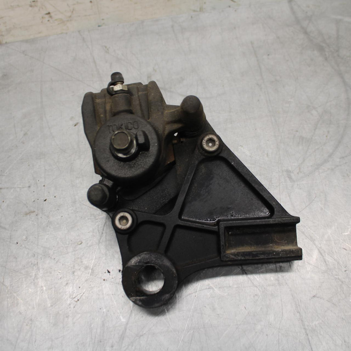 11-14 KAWASAKI VERSYS 650 LE 650C REAR BACK BRAKE CALIPER W MOUNT BRACKET BB498