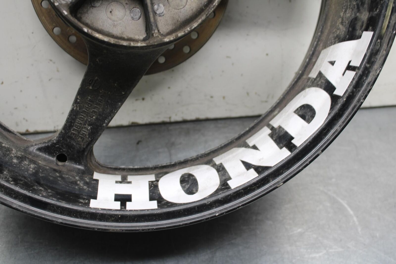 03-04 HONDA CBR600RR REAR WHEEL AND ROTOR BACK BRAKE DISC BB637