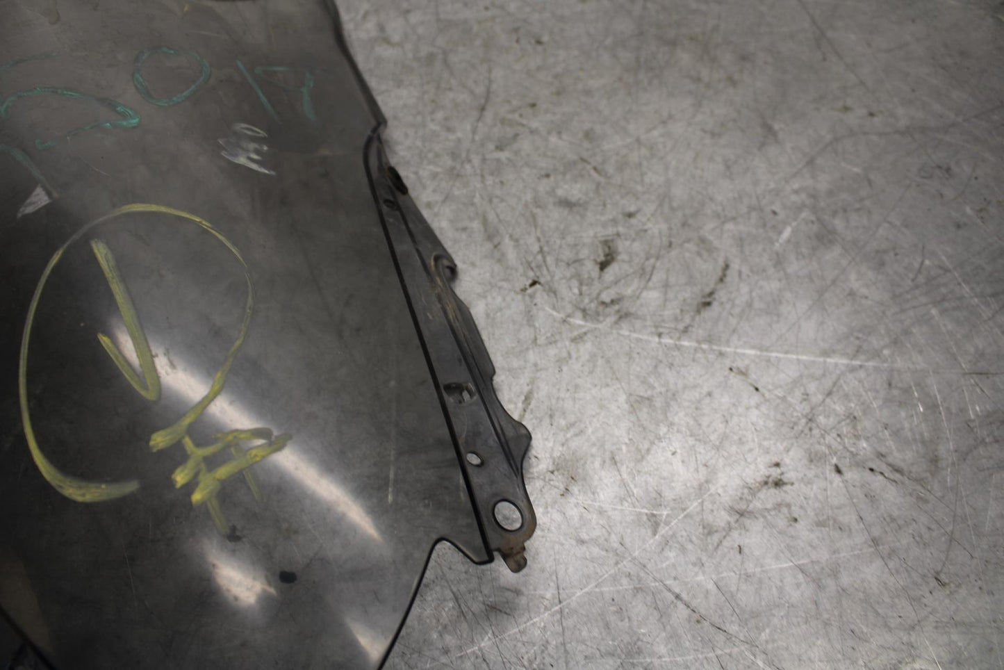 2015 Yamaha YZF R3 FRONT WINDSHIELD WINDSCREEN  1WD-F8381-00-00 BB526