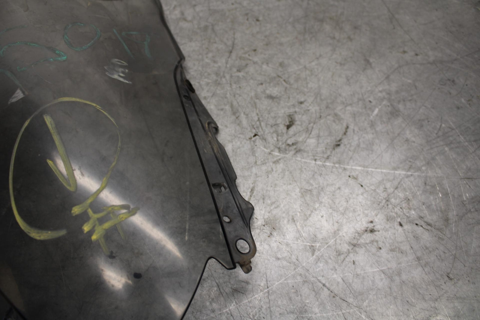 2015 Yamaha YZF R3 FRONT WINDSHIELD WINDSCREEN  1WD-F8381-00-00 BB526