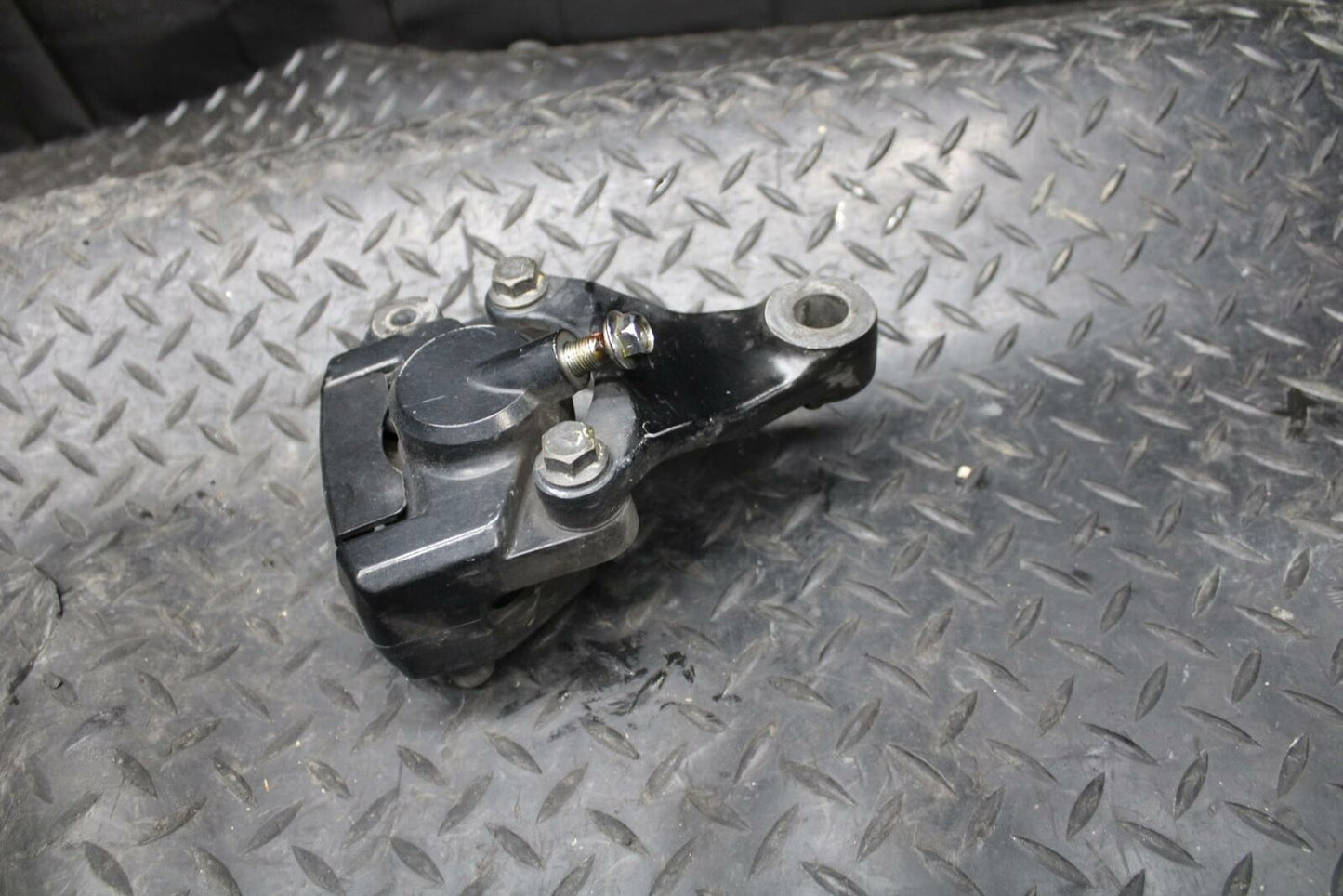86 SUZUKI GS750ES REAR BACK BRAKE CALIPER W MOUNT BRACKET BB233