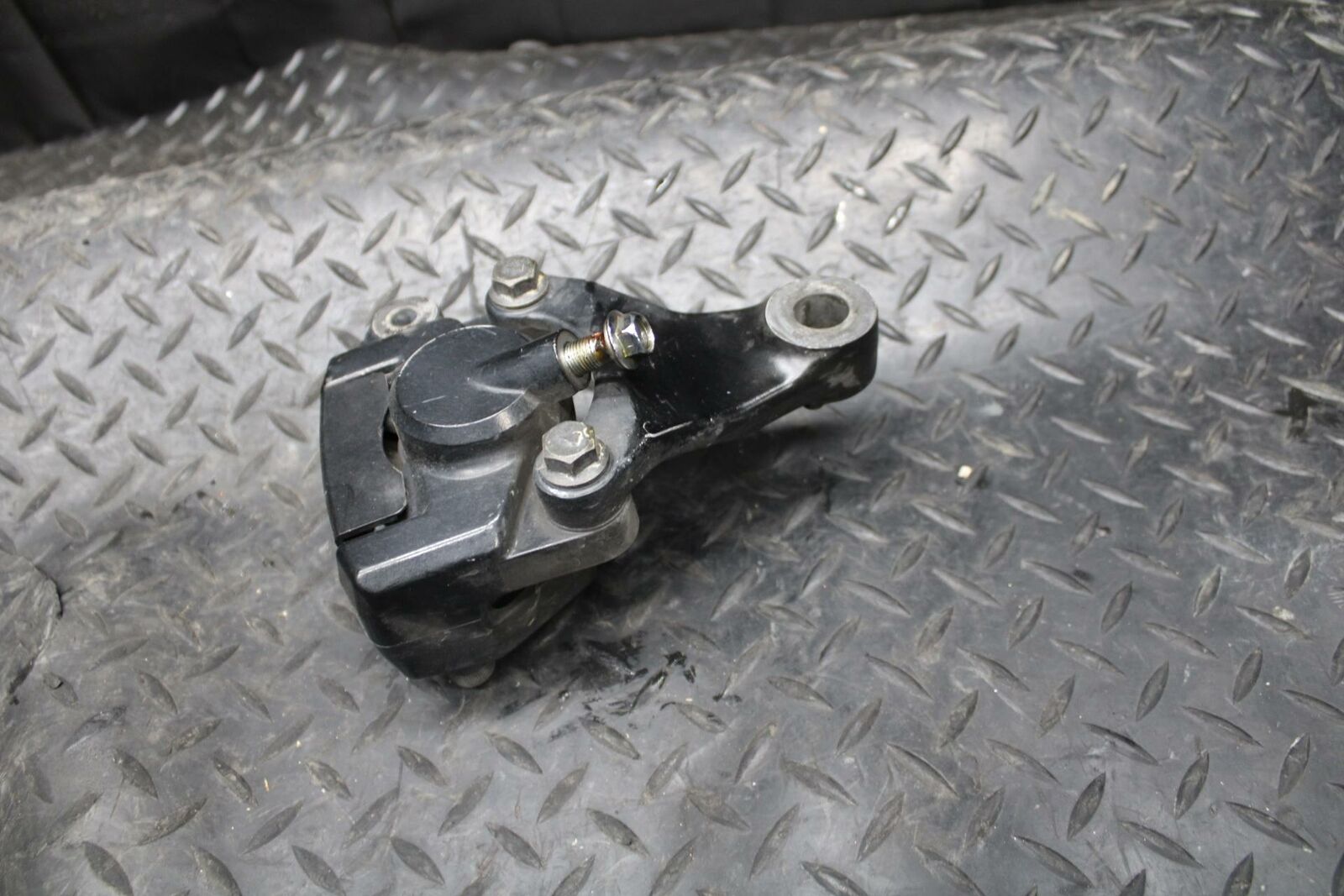 86 SUZUKI GS750ES REAR BACK BRAKE CALIPER W MOUNT BRACKET BB233