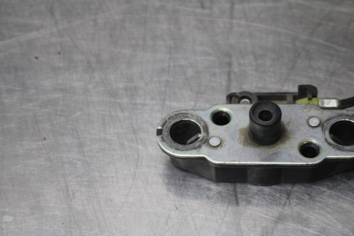 07-08 KAWASAKI NINJA ZX6R REAR PASSENGER SEAT LATCH  ASSEMBLY BB855