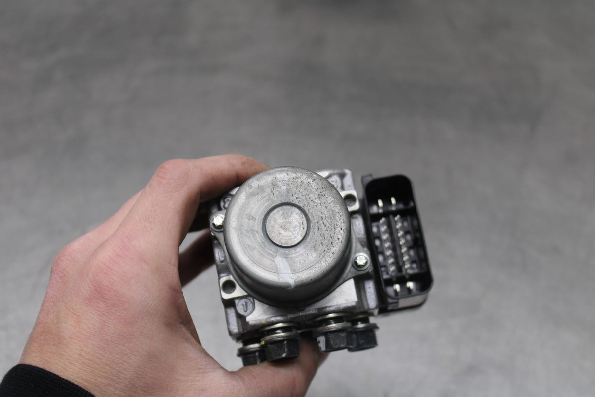 23 KAWASAKI Z900RS ABS PUMP UNIT MODULE BB935