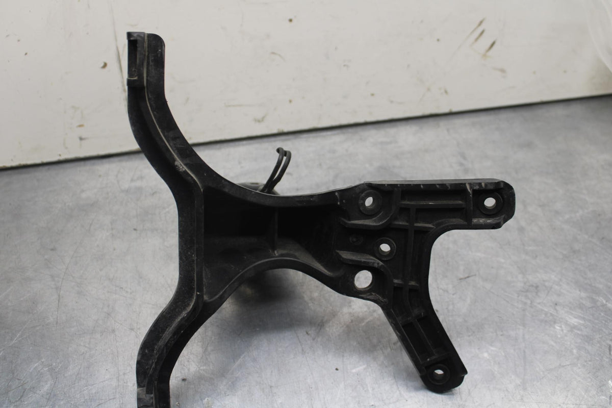 1999 Suzuki GSXR600 UPPER FAIRING MIRROR GAUGES STAY BRACKET BB608