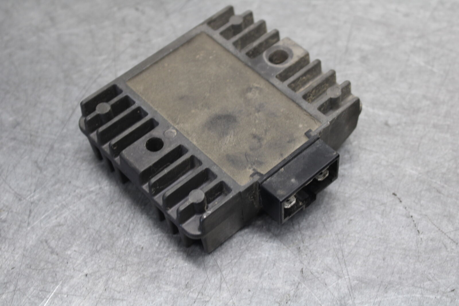 08-09 YAMAHA YZF R6S RECTIFIER VOLTAGE REGULATOR  BB690