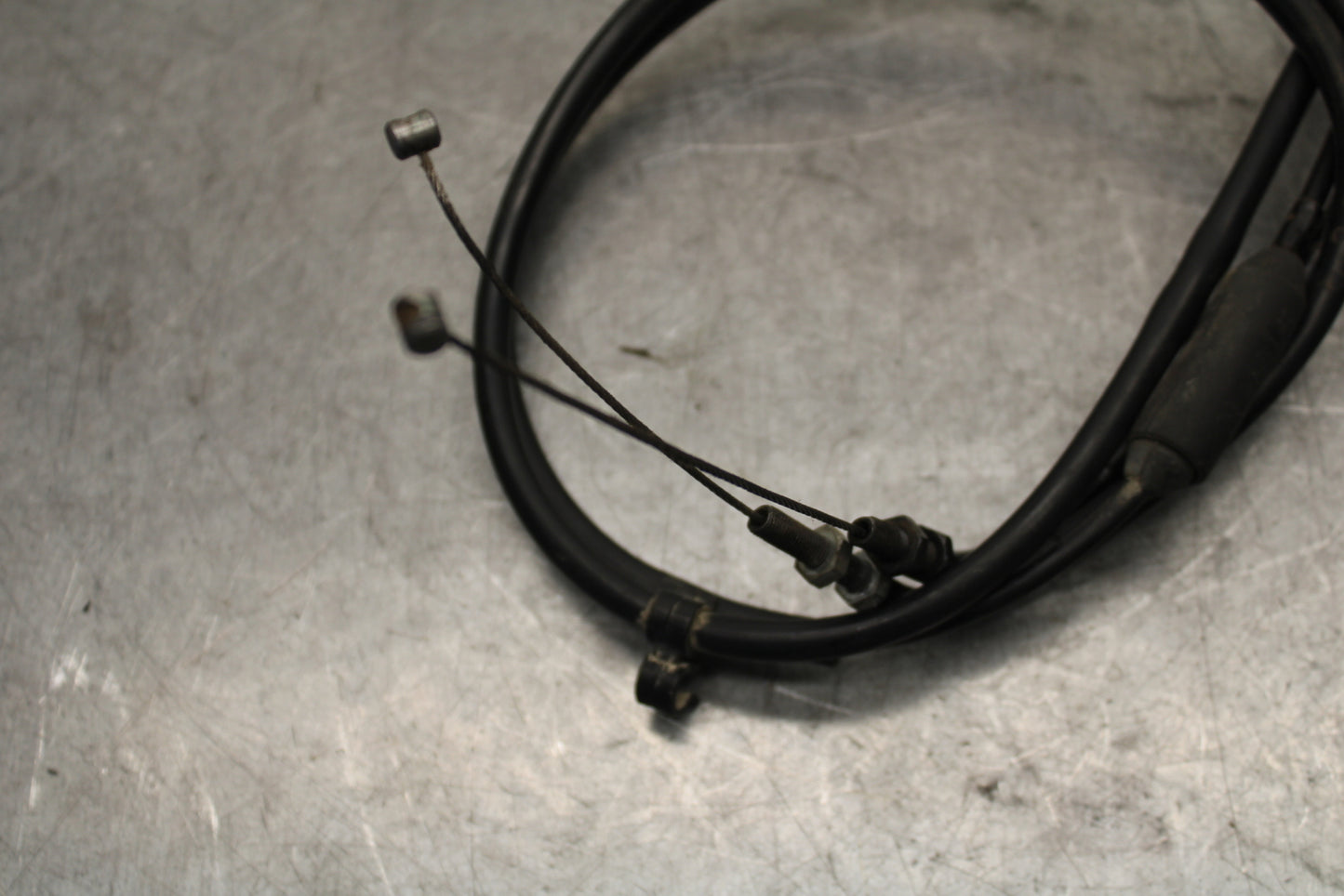 09-11 TRIUMPH DAYTONA 675 THROTTLE CABLES LINES BB652