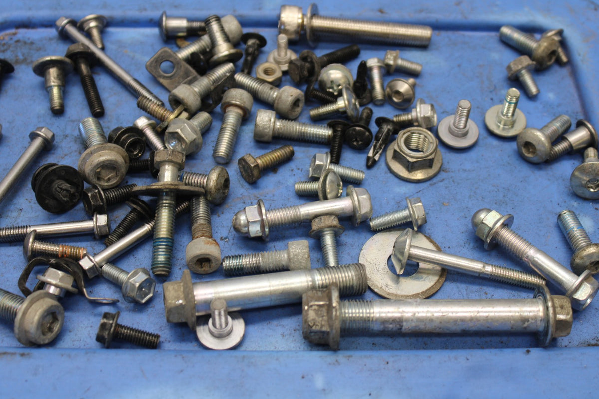 18 SUZUKI GSXR750 MOUNTING BOLTS HARDWARE SCREWS BB891