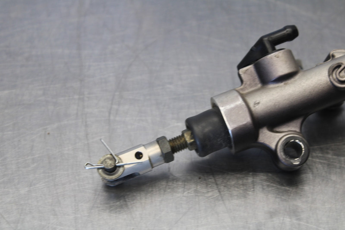 05 YAMAHA YZF R6 REAR BACK BRAKE MASTER CYLINDER W RESERVOIR BB894