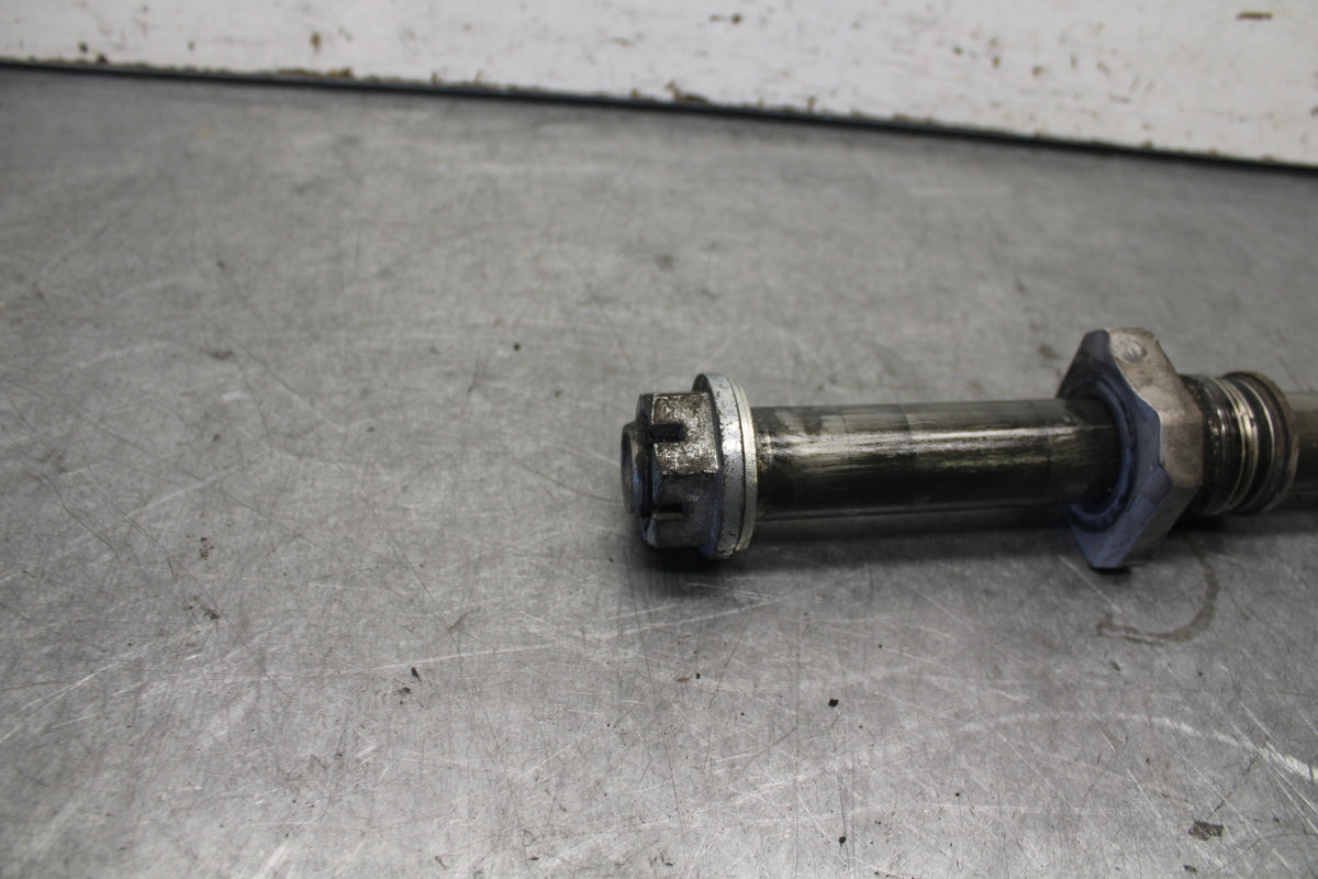 04 SUZUKI GSXR600 REAR AXLE BACK WHEEL RIM PIVOT BOLT AXEL 64711-33E10  BB676