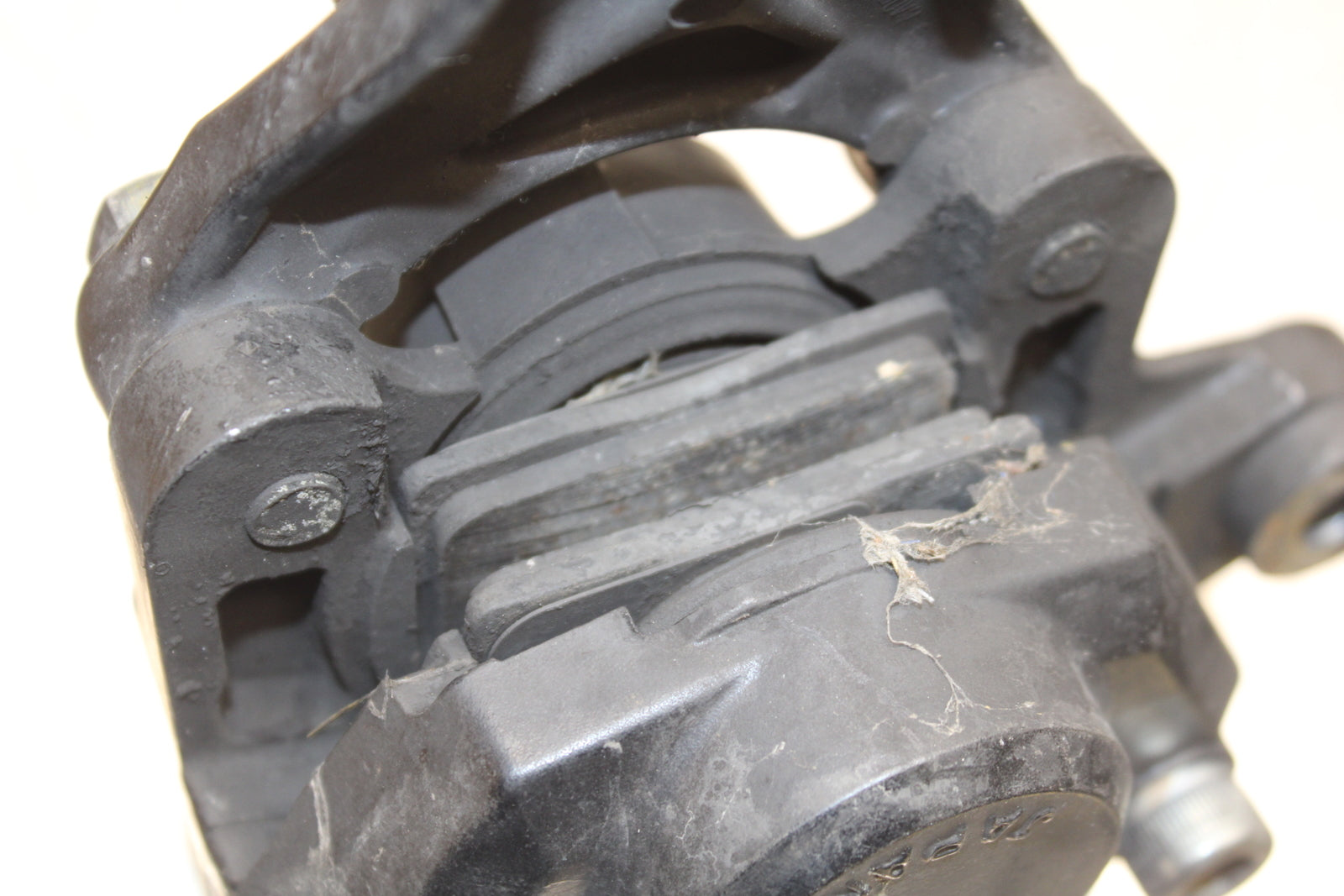 86 SUZUKI GS750ES REAR BACK BRAKE CALIPER W MOUNT BRACKET BB140