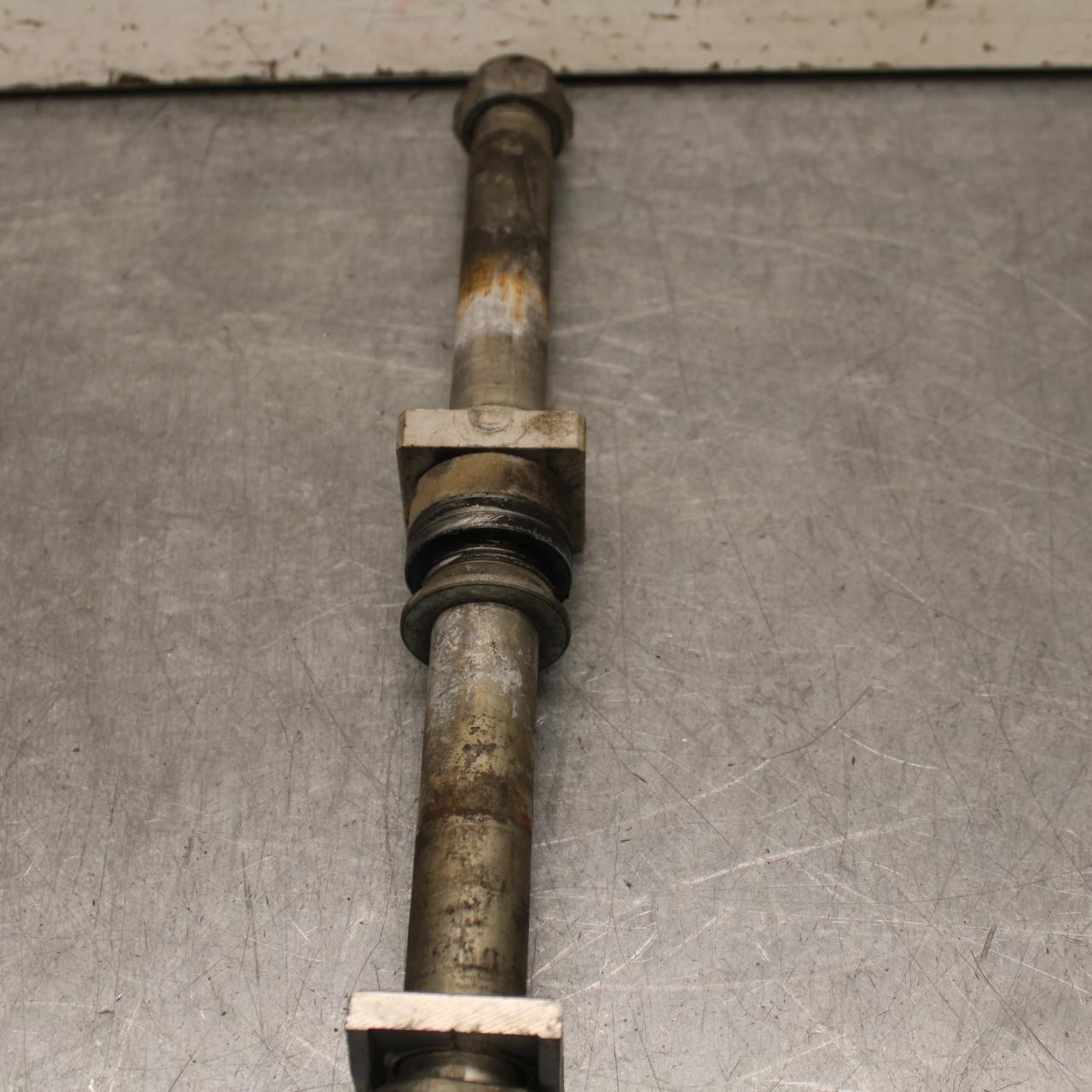 21 KAWASAKI NINJA ZX6R REAR AXLE BACK WHEEL RIM PIVOT BOLT AXEL 41068-0613 BB647