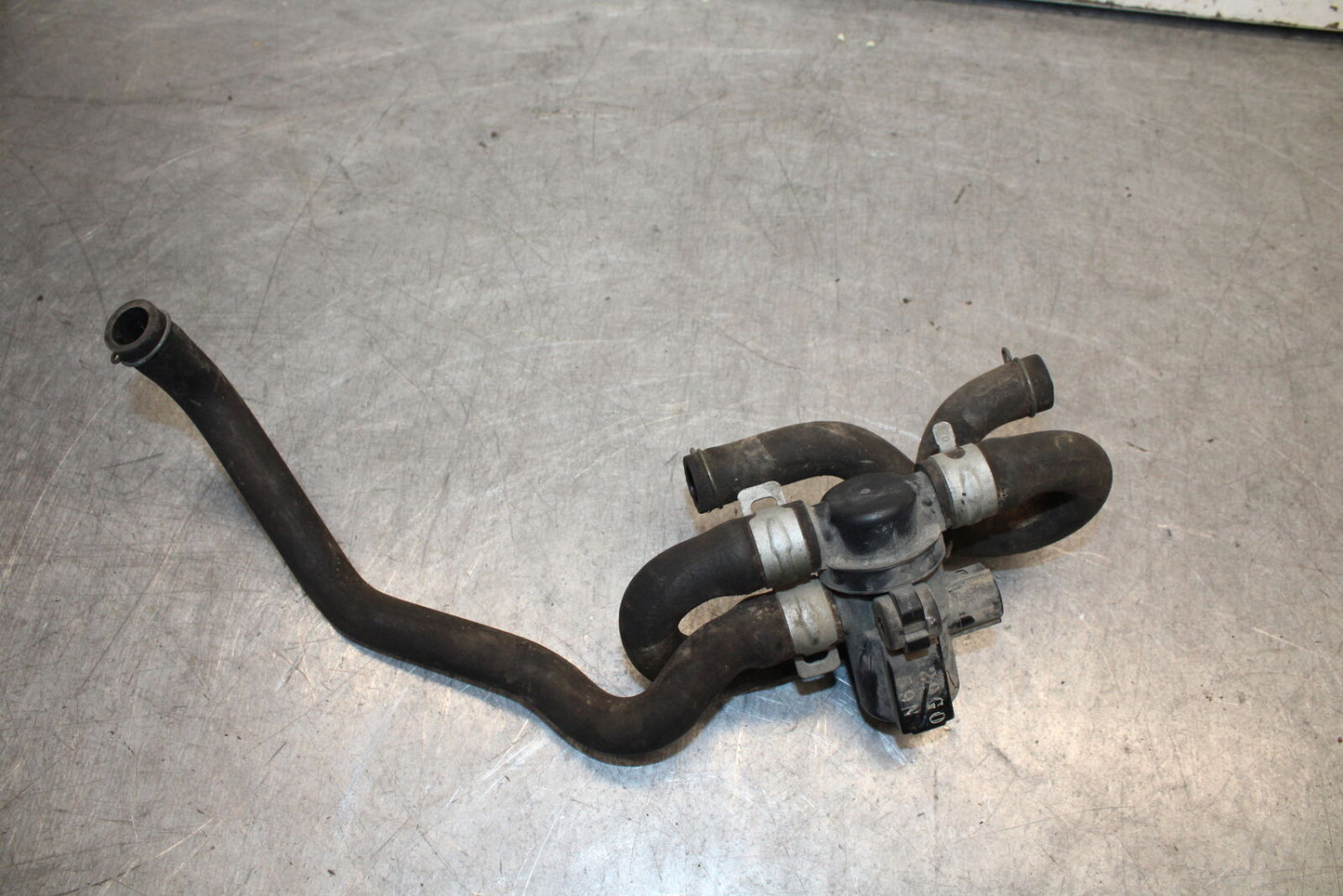 05-06 SUZUKI GSXR1000 AIR VALVE SOLENOID TOP ENGINE SENSOR 18510-29G00 BB663