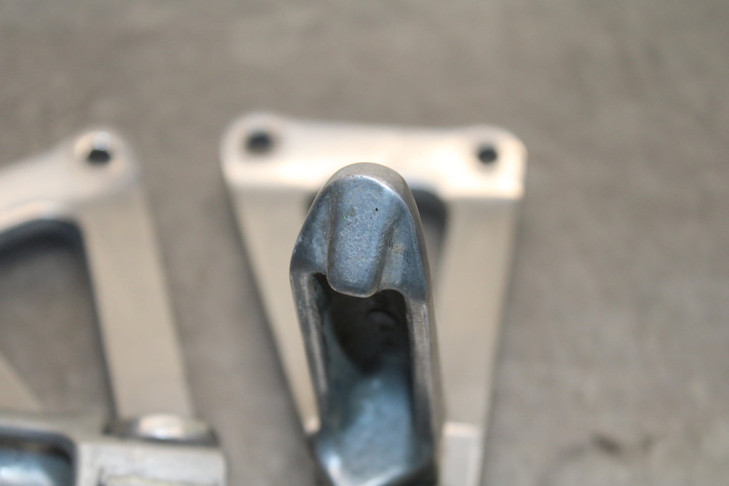 93-94 KAWASAKI NINJA ZX7R REAR BACK PASSENGER PEG SET PAIR BB122