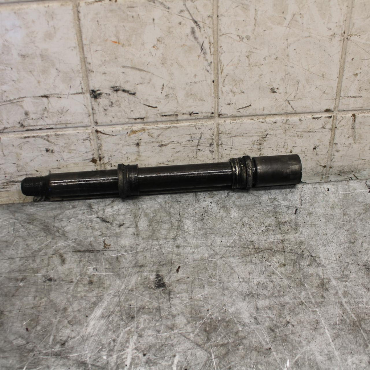 2002 Yamaha YZF R6 FRONT WHEEL RIM AXLE PIVOT BOLT 4XV-25181-00-00 BB545